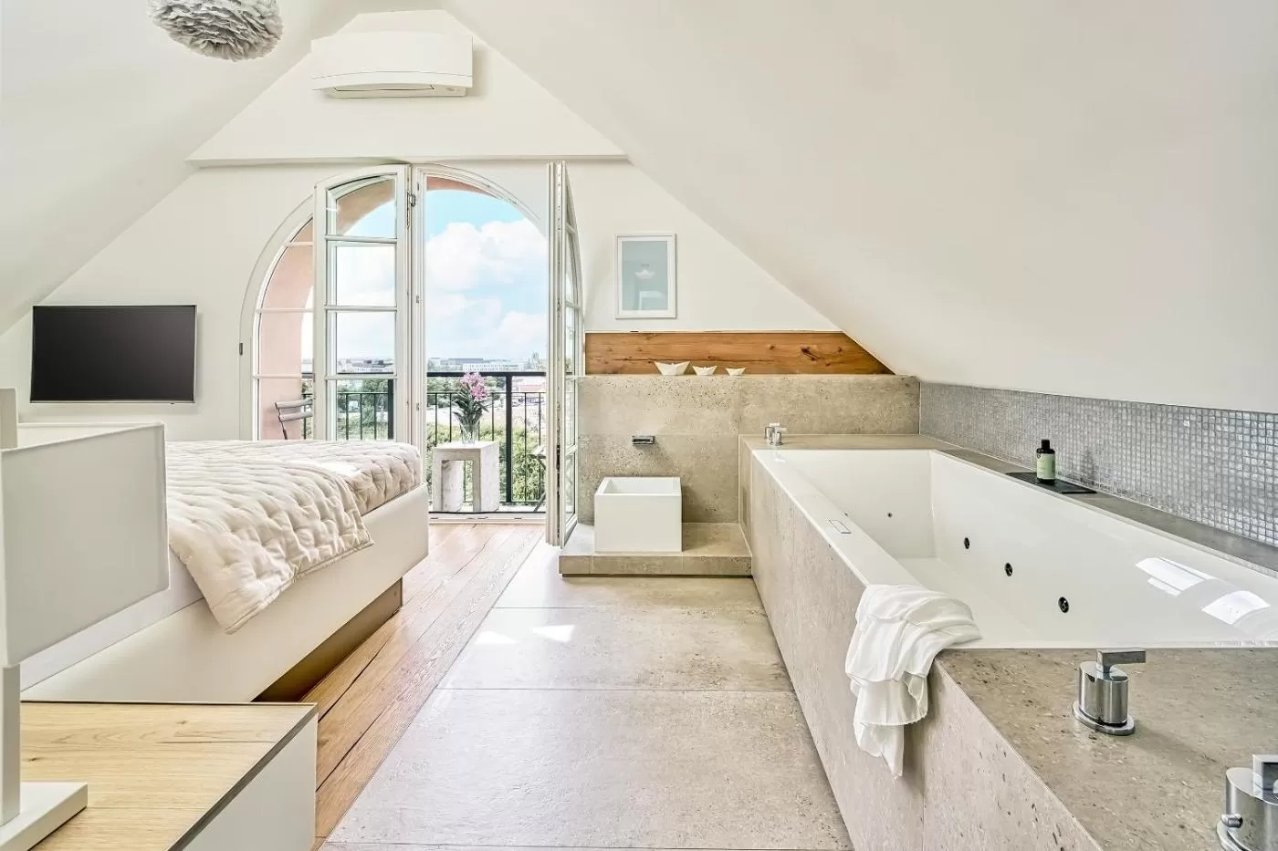 Penthouse-SPA-Collection mit Panoramasauna, Whirlpool und französischem Balkon Boutique Suites and Residences Heidelberg