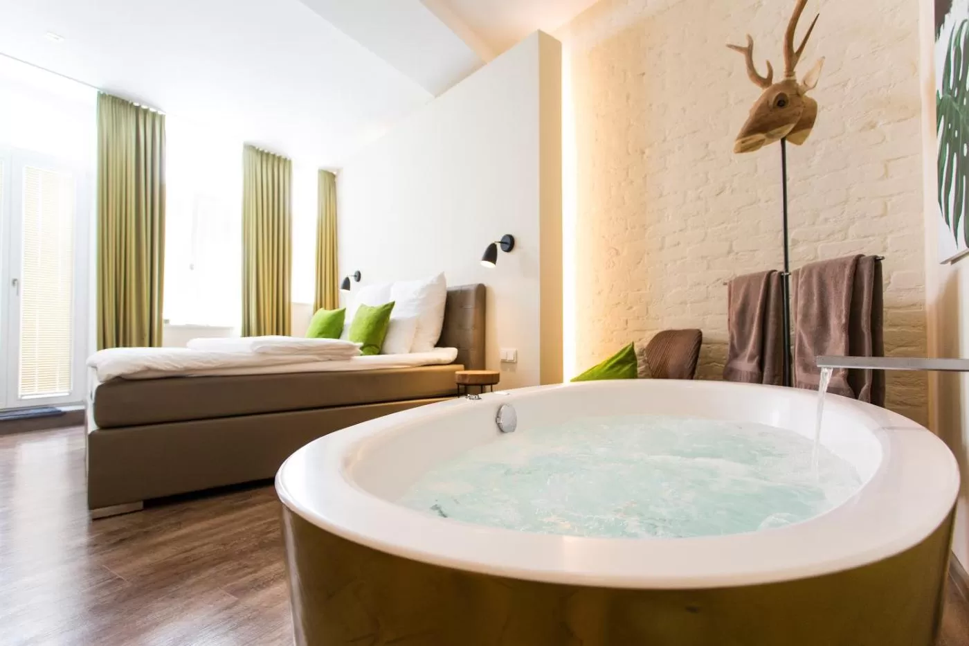Superior Doppelzimmer mit Whirlpool-Badewanne Hotel 1st Floor Köln 2